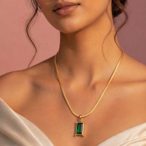 emerald luxe pendant necklace – waterproof gold chain